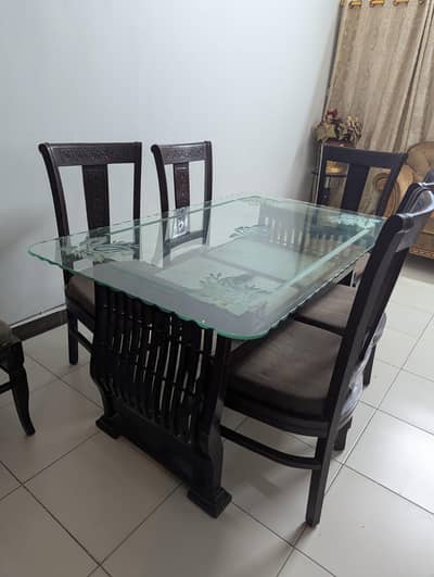Dining Table In Good Condition