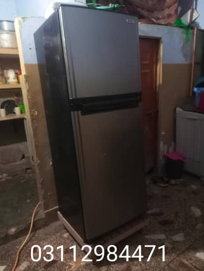 fridge larg size condition in lalukhet add details parhe 03112984471