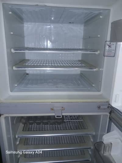 dawalance medium size fridge