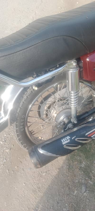 Honda cg 125 22 model red Lahore number sale