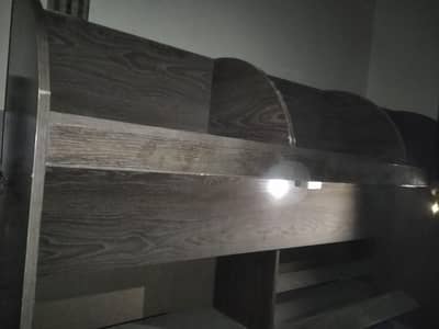 Urgent sale, Best quality table for office use