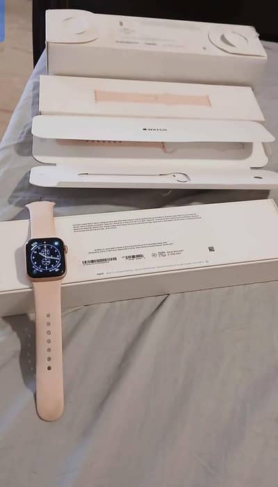Apple Watch series 4 Gold 40MM complete Box