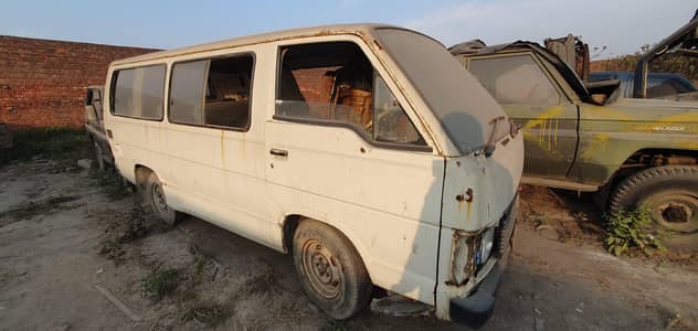 Toyota Hiace van available for sale in Lahore