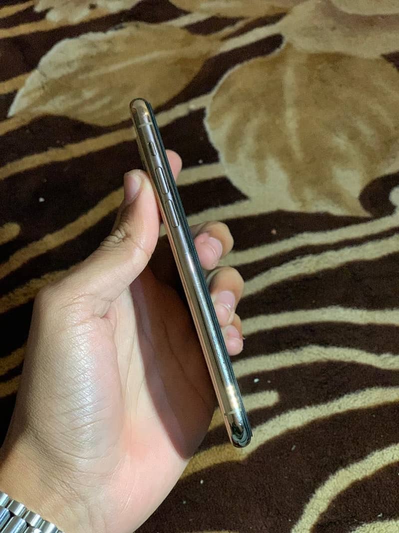 Iphone 11 pro 4