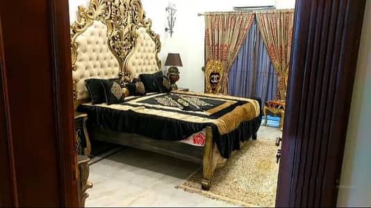 Wooden bed / luxury bed / king size bed /chinoti bed -Look like new