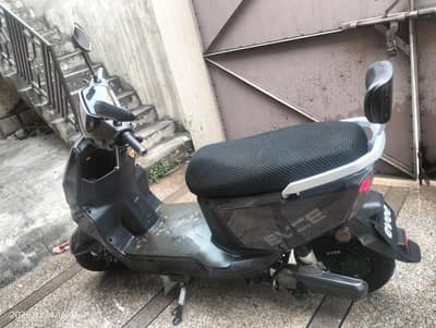 evee gen z electric scooty