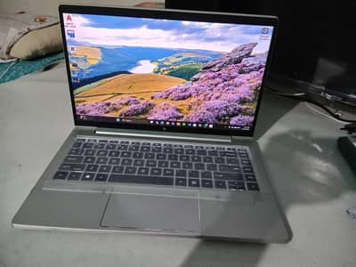 laptop   elite book 10/10 condition