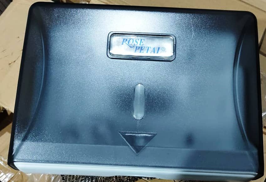 Tissue boxes. Automatic soap dispenser 6