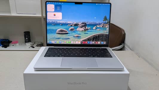 MacBook Pro M5 2025 14" 16/1Tb 8 cycle complete box charger warranty