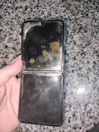 Samsung Z flip 3 non pta main lcd Damage / best for parts