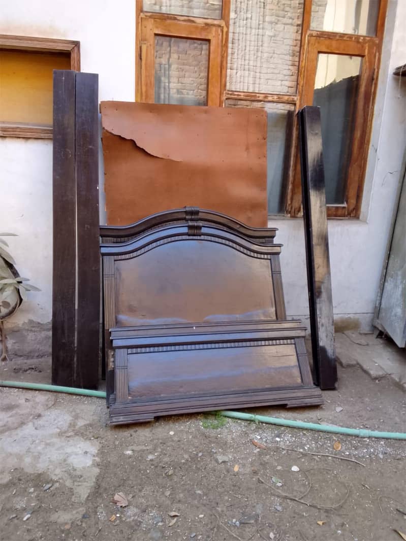 2 bed sets. 4 single bed set 1