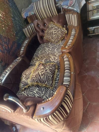 2nd Hand Sofa Set in Good Condition