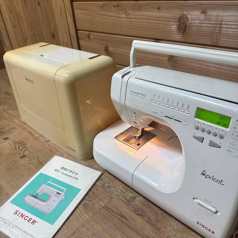 singer Apricots 9700 computerized machine 0