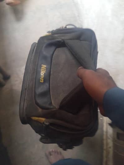 DSLR nikkon D3100 with 2 lens 55mm to 70 250mm 2 battery & and bag