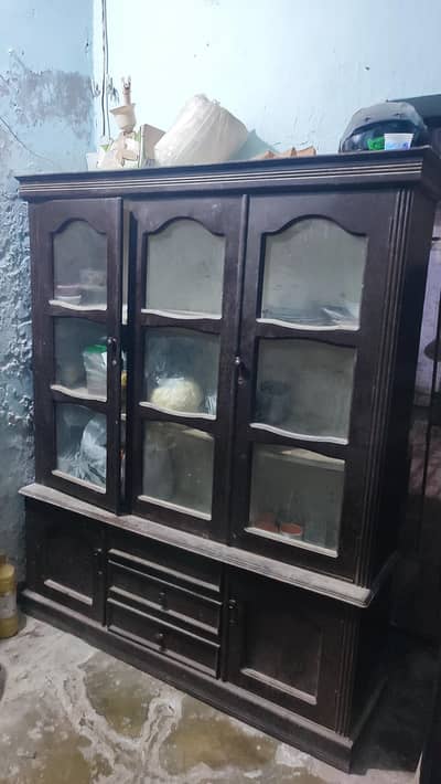 Crockery and Food Aplliances showcase (Almirah)