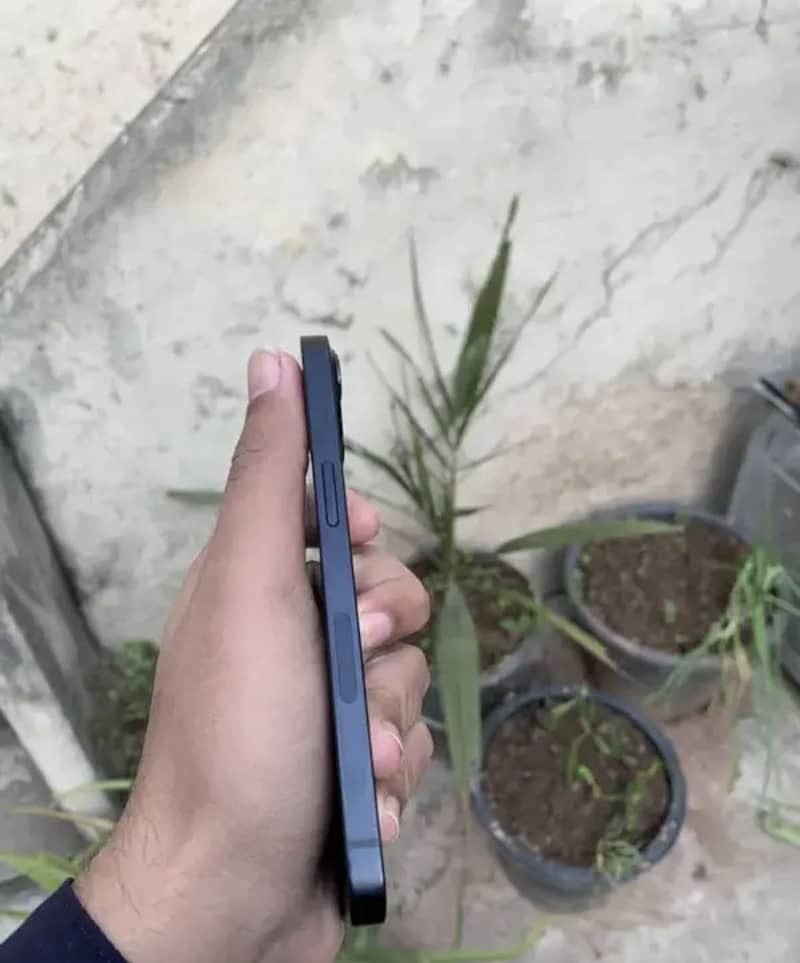 iPhone 13 sim working 3