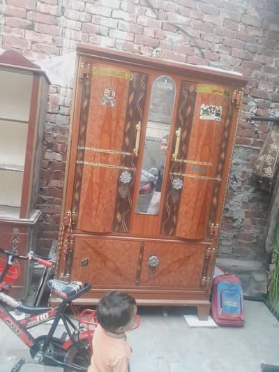 showcase 10,10 condition all glass are clean and ok