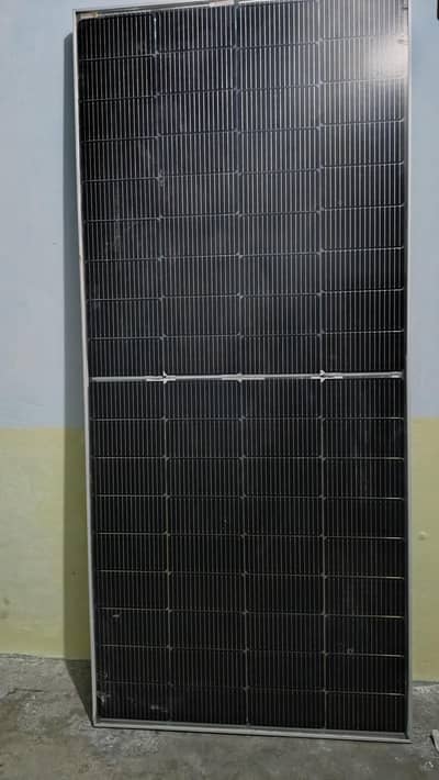 280 Solar Panel New Condition Urgent Sale