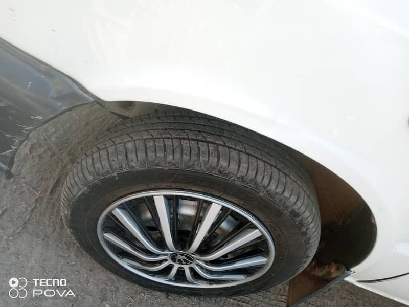 خوبصورت گاڑی ٹوٹل جینون کوئی دب خراش نہیں پوری باڈی  پر 3