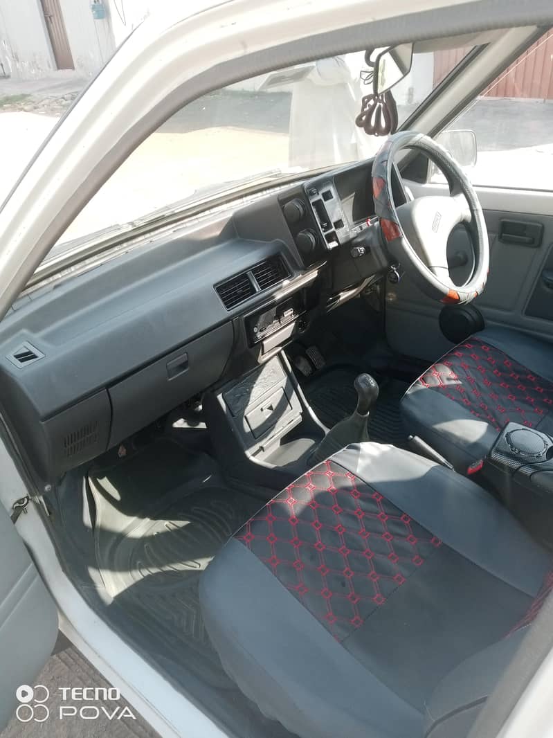 خوبصورت گاڑی ٹوٹل جینون کوئی دب خراش نہیں پوری باڈی  پر 8