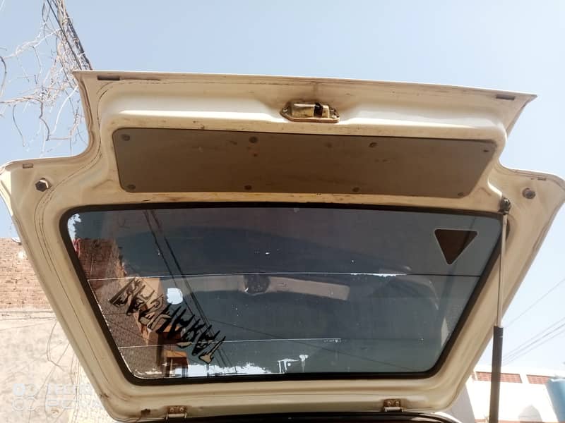 خوبصورت گاڑی ٹوٹل جینون کوئی دب خراش نہیں پوری باڈی  پر 15