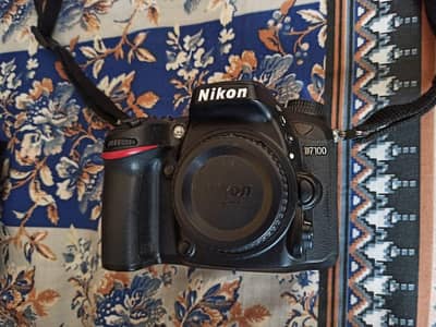 Nikon D7100 DSLR Camera with Accessories