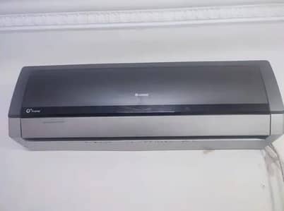 Gree 1.5 ton inverter heat and cool in new condition
