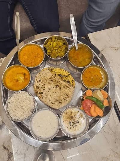 kisi ny b ramzan ka rashan diya tu myjy zaror dy