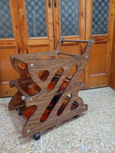 I am selling a tea trolley