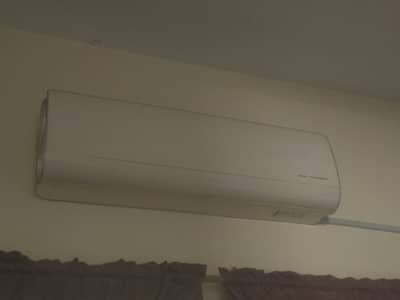 Inverter hot and cool slightly used. . just like new