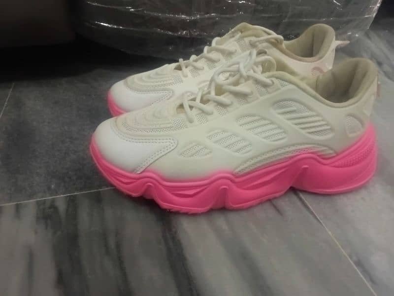 6 seater smart dining table 5 by 3 6