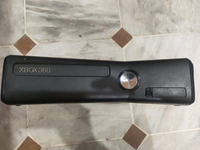 Xbox 360 . with 40+ free games