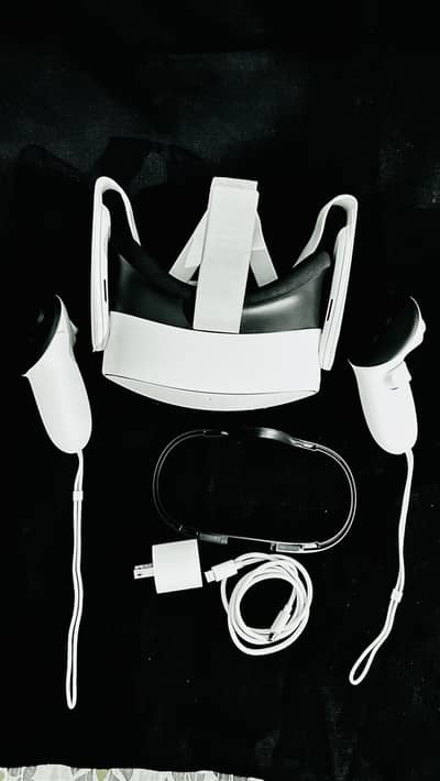 Meta Quest 35 VR Headset Like New