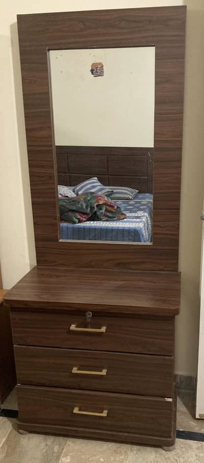 Dressing table wooden with mirror