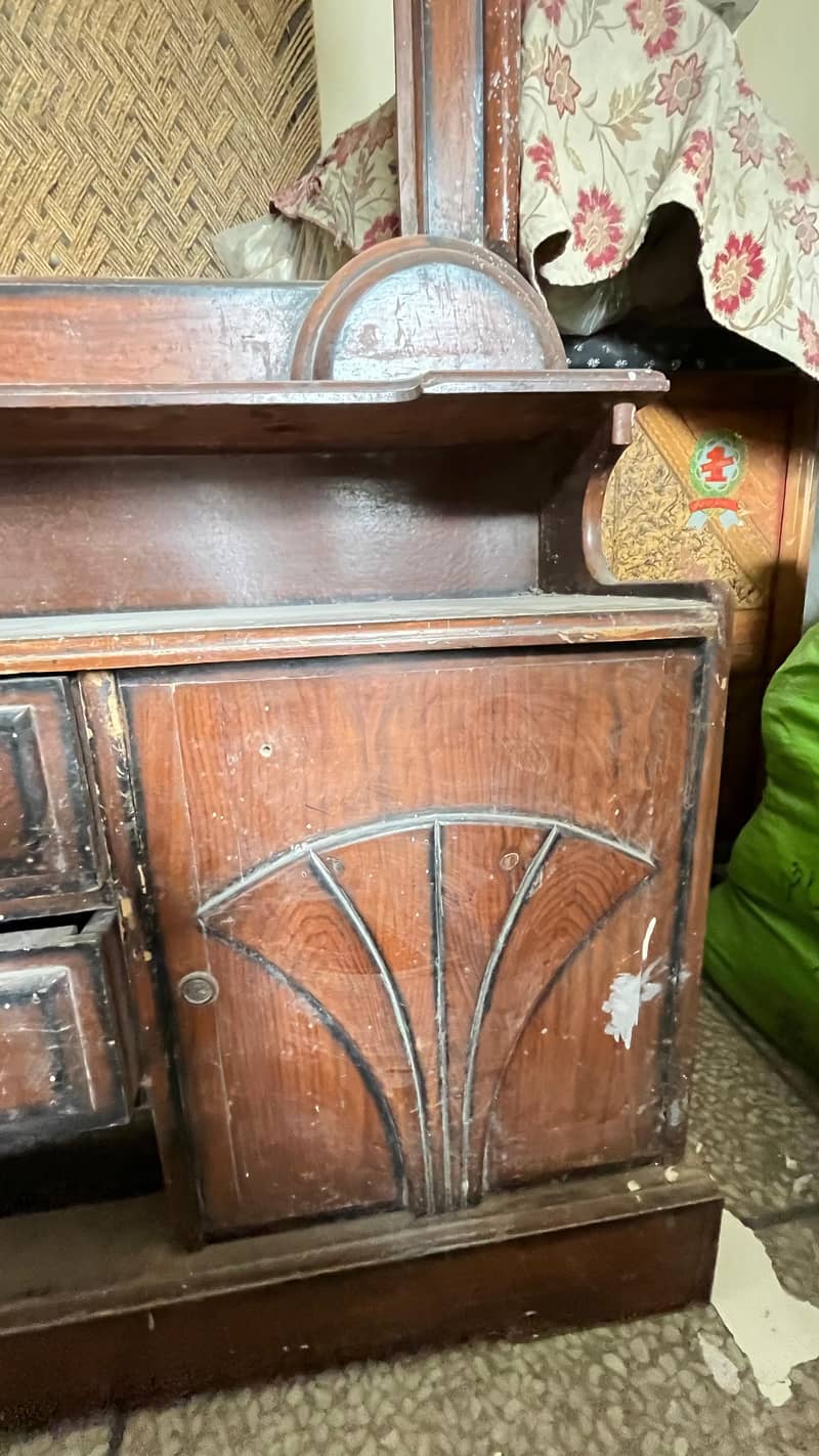 Dressing Table / Showcase 7