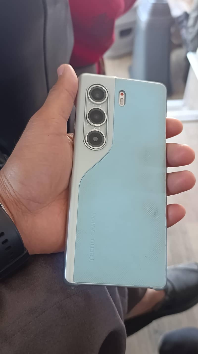 camon 40 pro 0
