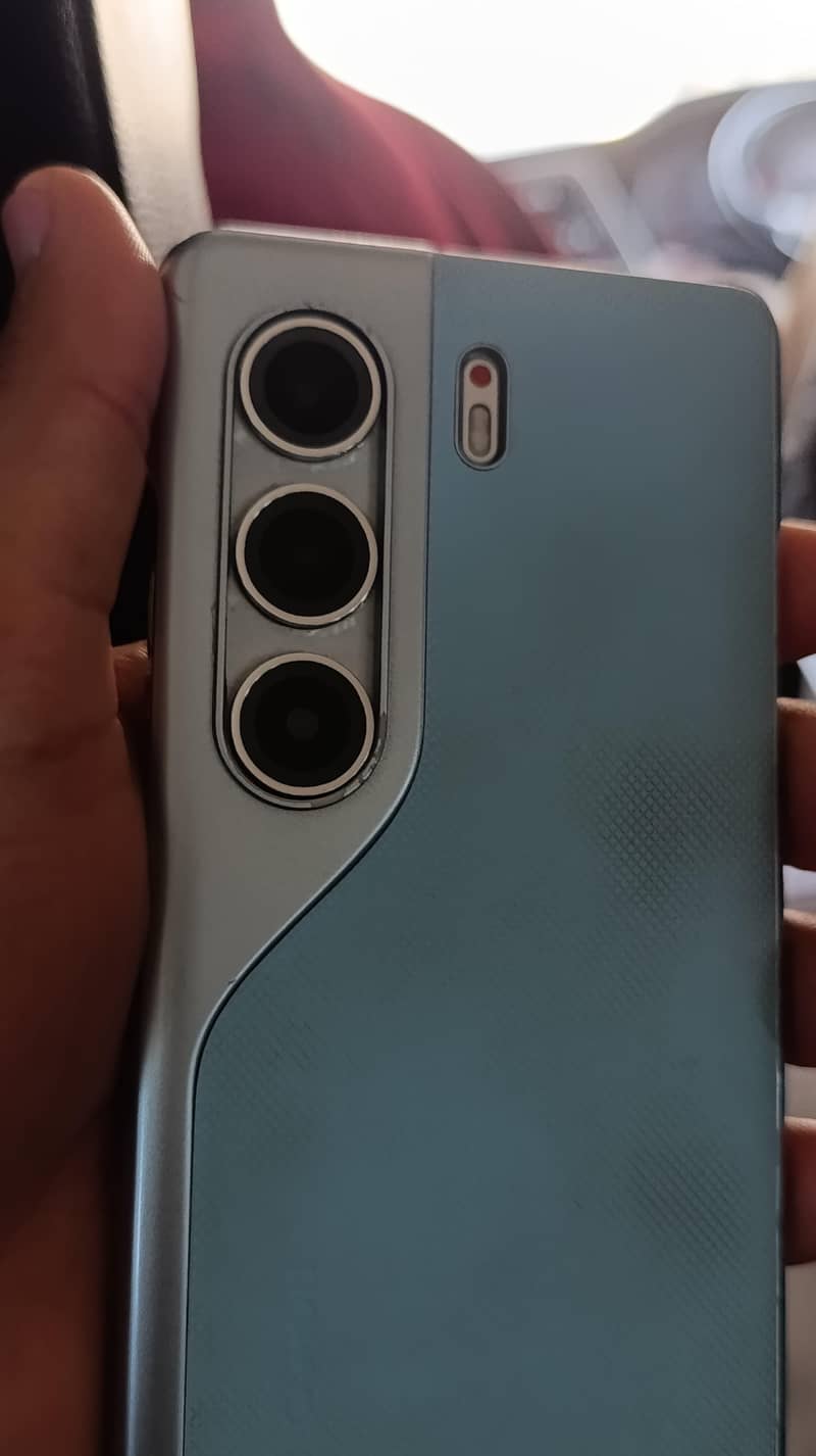 camon 40 pro 4