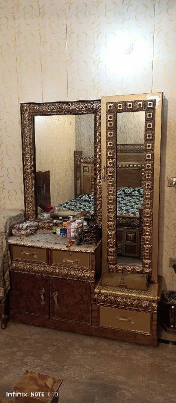 wooden bed dressing saitables