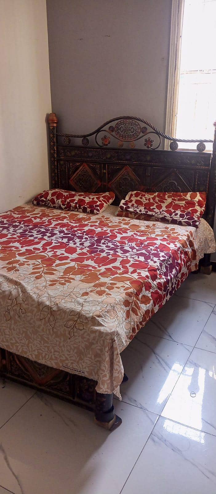 لوہے کا شاندار ڈبل بیڈ نئے ڈیزائن کے ساتھ 2