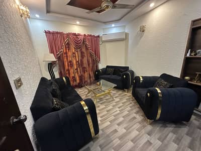 Slightly used sofa set six seater 3, 2,1