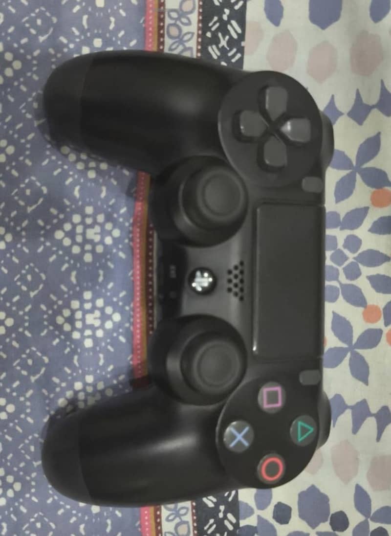 PlayStation 4 Bundle - Console, Controller, Cables & Games - Decent 2