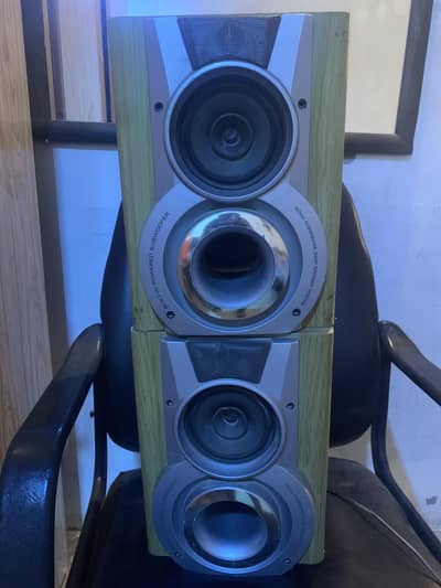 2 Speakers For Sale