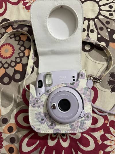 Fujifilm instax camera for urgent sale with cover