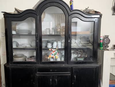 Showcase with luxury Crockery set