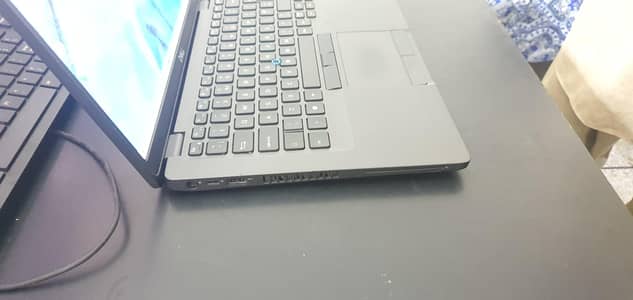 Dell latitude 5400 touchscreen i7 8gen 8 Ram 256 nvme