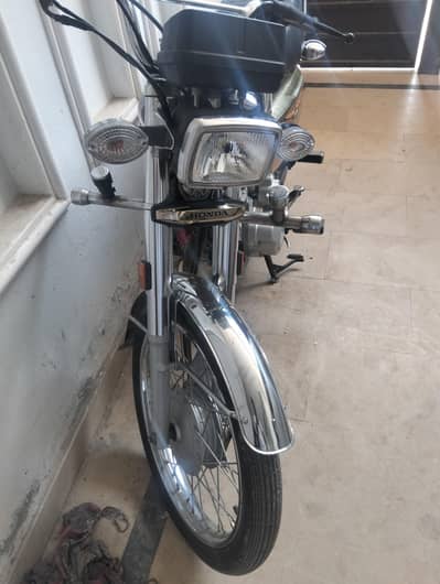 Honda cg 125 gold edition like new bike use city drive urgent sale