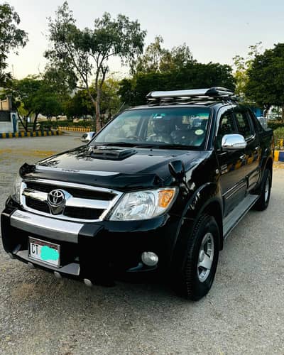 Toyota hilux vigo model 2011 original black color