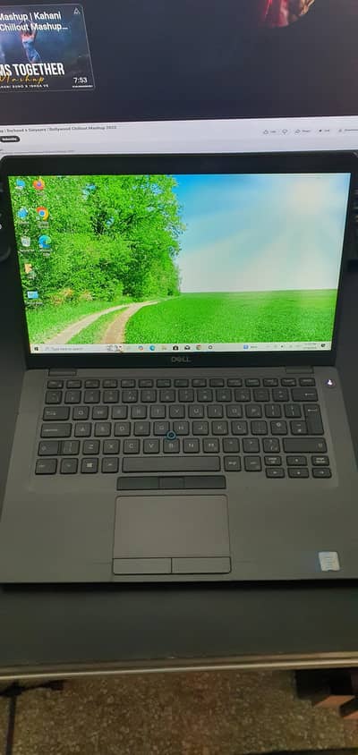 Dell latitude 5400 touchscreen i7 8gen 8 Ram 256 nvme full HD