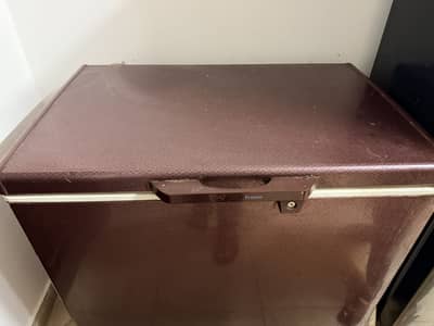 Single door very slightly used Deep freezer