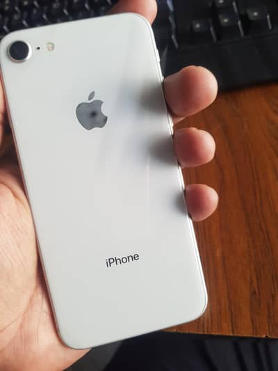 iPhone 8 condition 10/10 water pack